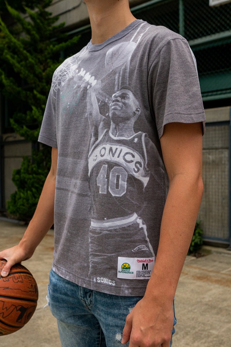 simplyseattle (@simplyseattle) on Twitter photo We hate to interrupt your Mariners stream but this tee needed a post 👀💥
Shoutout <a href="/BenjaminAckerl1/">Benjamin Ackerley</a> for modelling! We live for that past/present Sonics connection 🤝
🛍️: shop.simplyseattle.com/QCB0PW We hate to interrupt your Mariners stream but this tee needed a post 👀💥
Shoutout <a href="/BenjaminAckerl1/">Benjamin Ackerley</a> for modelling! We live for that past/present Sonics connection 🤝
🛍️: shop.simplyseattle.com/QCB0PW