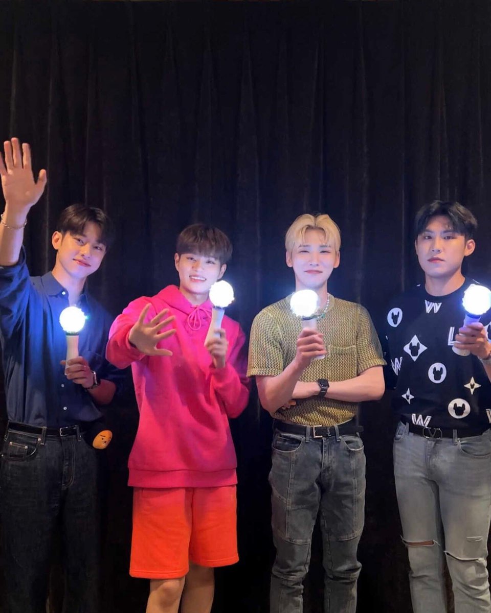 suk00519's tweet photo. #INSSADA 인스타그램 🌟

"✨AB6IX + INSSADA Light Stick Giveaway✨"

https://t.co/bj2wQFXpPu

#이대휘    #대휘    #LEEDAEHWI
#DAEHWI    #李大輝    #イデフィ
#AB6IX    #에이비식스    #브랜뉴뮤직
#BRANDNEWMUSIC    #휘휘
#AB_NEW_AREA https://t.co/njkAWnAOei