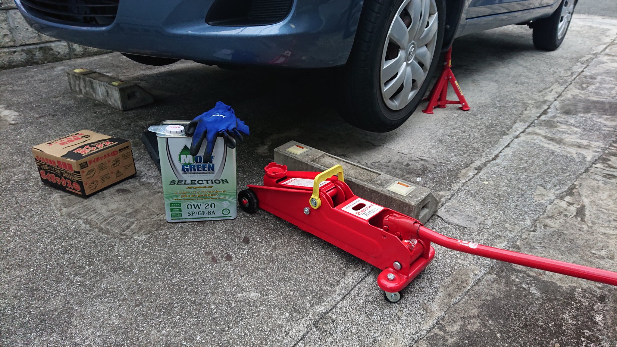 とりあん 車のオイルランプが一瞬点灯したのでまさかと思ったらオイル不足状態でしたので急遽オイル交換をします 明るくなるの待ってたら雨降ってきた T Co Efhjbldy8o Twitter とりあん 車のオイルランプが一瞬点灯したのでまさかと思ったらオイル不足状態でしたので急遽オイル交換をします 明るくなるの待ってたら雨降ってきた T Co Efhjbldy8o Twitter