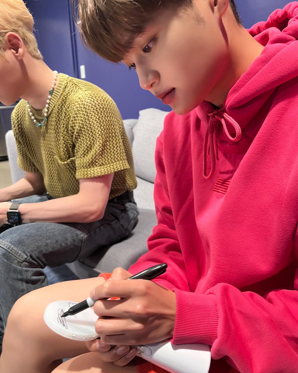 suk00519's tweet photo. #INSSADA 인스타그램 🌟

"✨AB6IX + INSSADA Light Stick Giveaway✨"

https://t.co/bj2wQFXpPu

#이대휘    #대휘    #LEEDAEHWI
#DAEHWI    #李大輝    #イデフィ
#AB6IX    #에이비식스    #브랜뉴뮤직
#BRANDNEWMUSIC    #휘휘
#AB_NEW_AREA https://t.co/njkAWnAOei