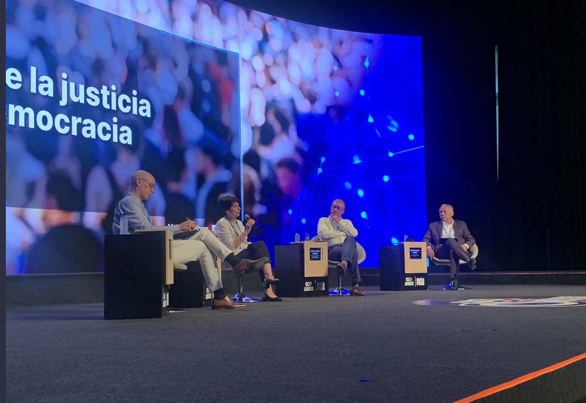 CorteSupremaJ's tweet photo. "Espero, en lo personal, que cada una de mis intervenciones como juez sea expresión concreta de la búsqueda de la democracia, compromiso que espero asumir de forma perpetua": Aroldo Wilson Quiroz, presidente de la @CorteSupremaJ en 7° Congreso Empresarial Colombiano #CECANDI https://t.co/Q9ve2KsEFK