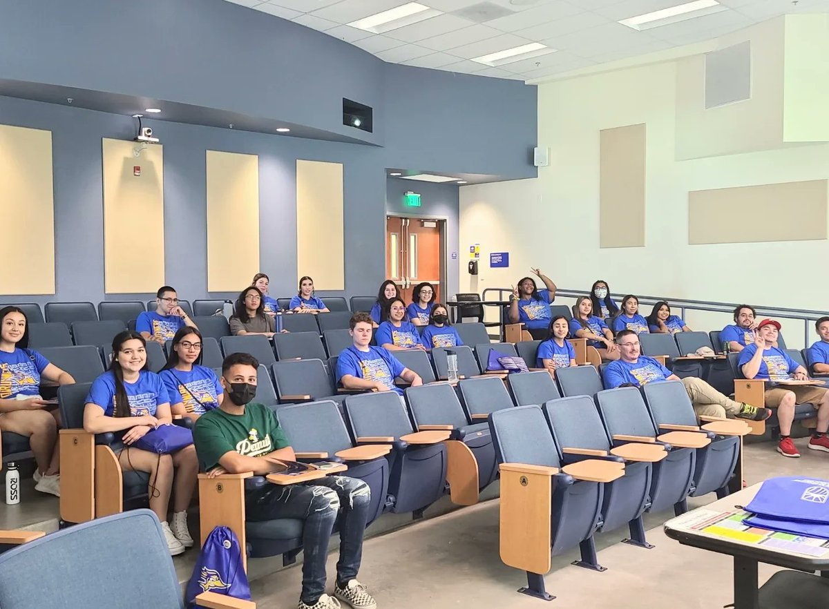 csubcece's tweet photo. CECE welcomed new #csubrunners yesterday and today at the Runner Rundown New Student Orientation!#CSUBOrientation

Students learned about CECE services, tested their knowledge in a Kahoot challenge, &amp; demonstrated teamwork skills in a fun icebreaker game!
#RowdySaidYes  #csubcece https://t.co/hNeI37u5s6