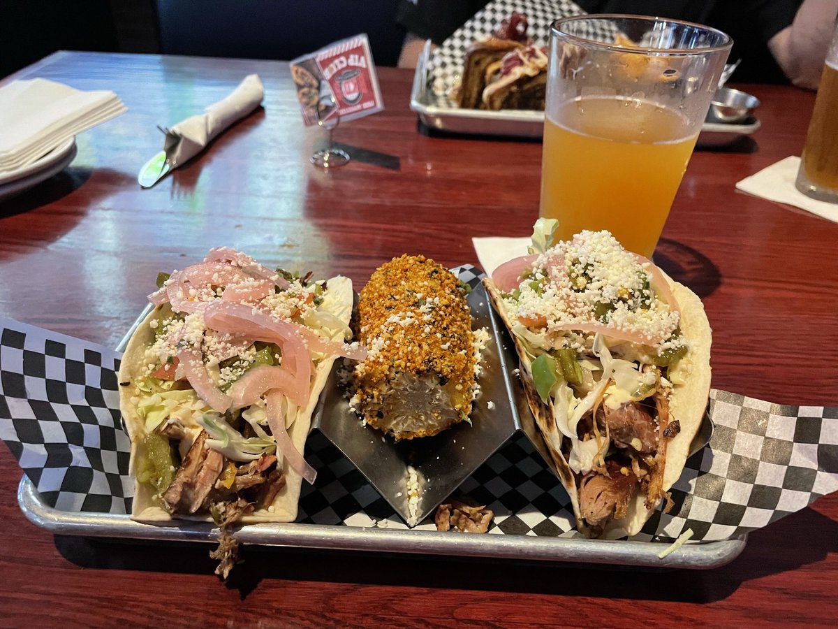 AZTravelWriter's tweet photo. At @BKDsBackyardJnt for some delicious tacos! Heartily recommended! https://t.co/aGBzgE0PAM