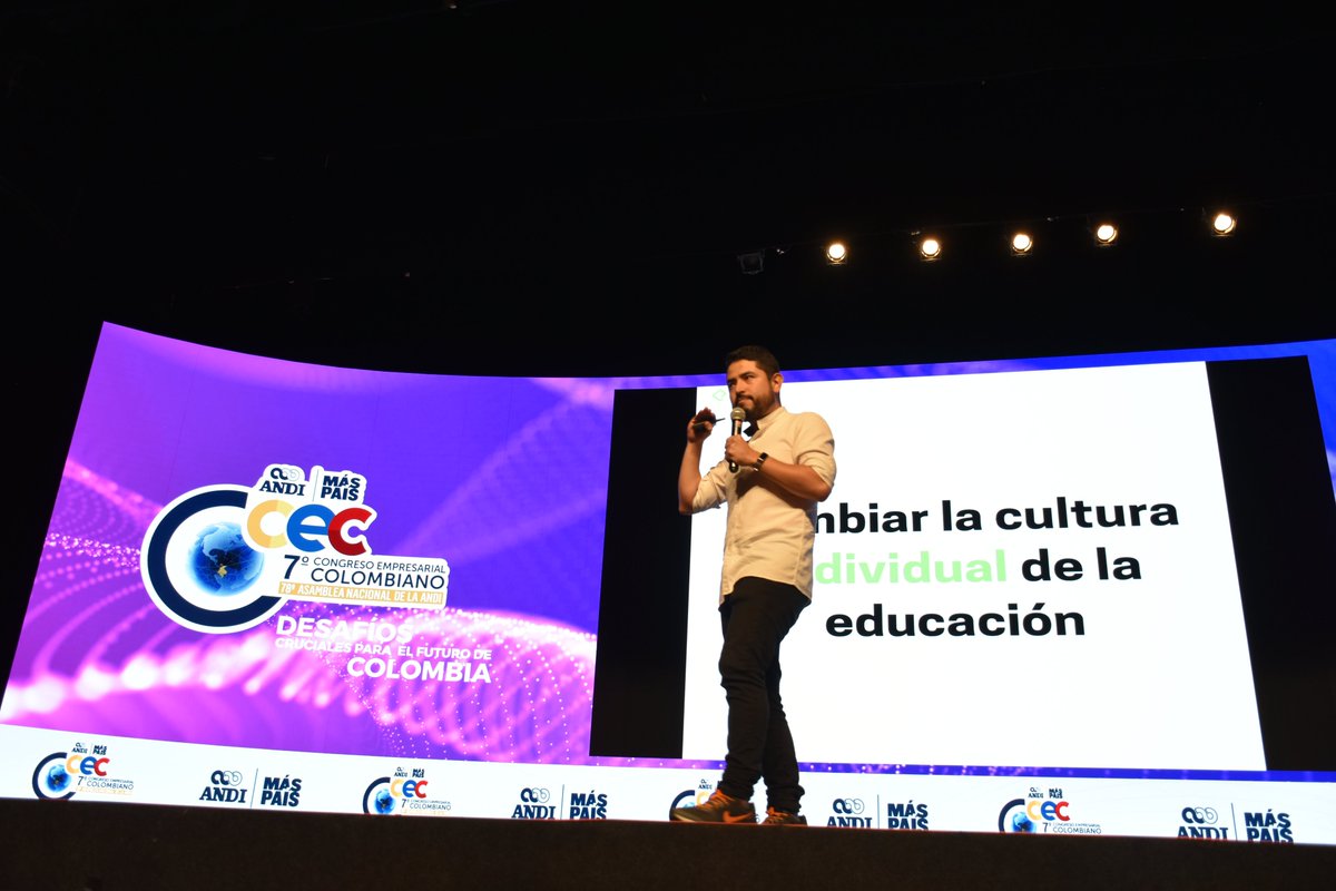 ANDI_Colombia's tweet photo. Continuando con la jornada de la tarde, el CEO y Fundador de @Platzi, Freddy Vega (@freddier) se presenta en el #CECANDI con su conferencia “Las piezas que nos faltan para ser potencia en tecnología”.
 #MásPaísANDI https://t.co/M2GxcxC32Z