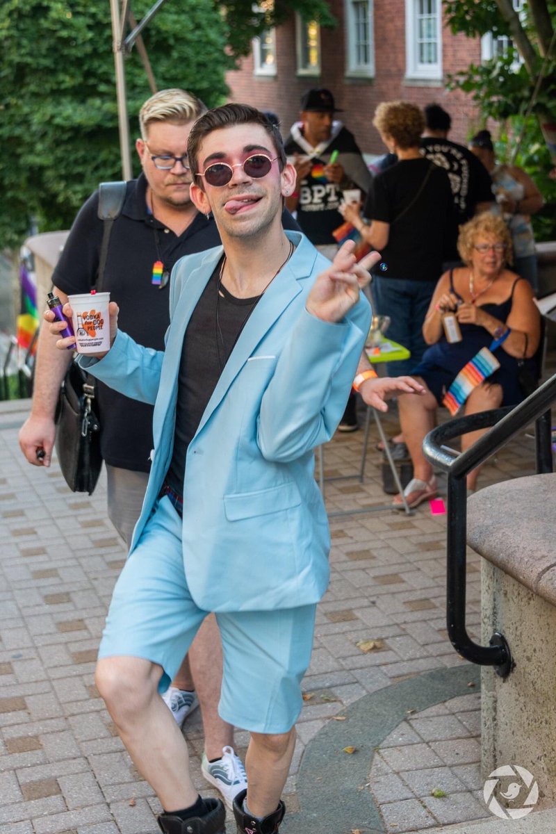 Mr and mr Die walk into a party…