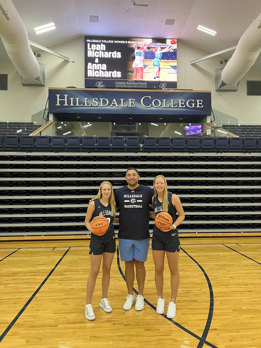 arichards_10_'s tweet photo. Thank you @CKamp15, @briebrennan22 and @brookebailey_12 for a great visit and I am grateful to receive an offer to continue my athletic and academic career at Hillsdale! 💙 @Drivebball1 @Cougargirlbball https://t.co/9TYnei6b6f
