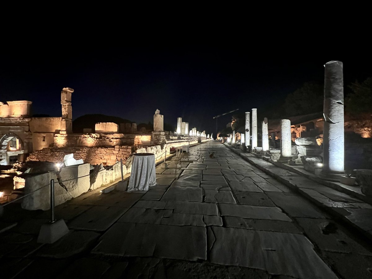 divergenttravel's tweet image. Everything is more magical at night 💙

Welcome to @WindstarCruises special dinner at #libraryofcelsus 

#windstarcruises #180fromordinary #cruise #smallshipcruising #luxurytravel #history #Romantic #turkey #kusadasi #kusadasiturkey