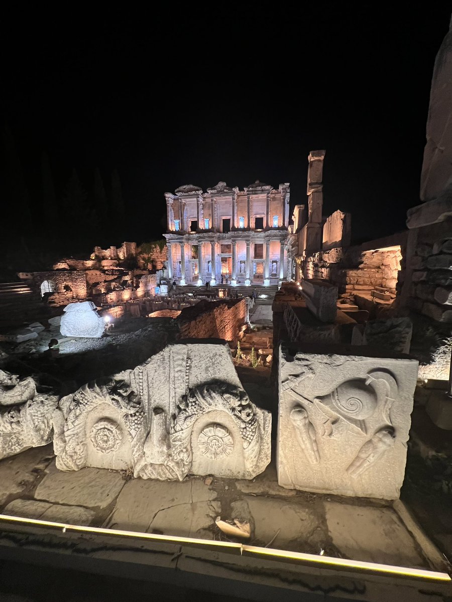 divergenttravel's tweet image. Everything is more magical at night 💙

Welcome to @WindstarCruises special dinner at #libraryofcelsus 

#windstarcruises #180fromordinary #cruise #smallshipcruising #luxurytravel #history #Romantic #turkey #kusadasi #kusadasiturkey