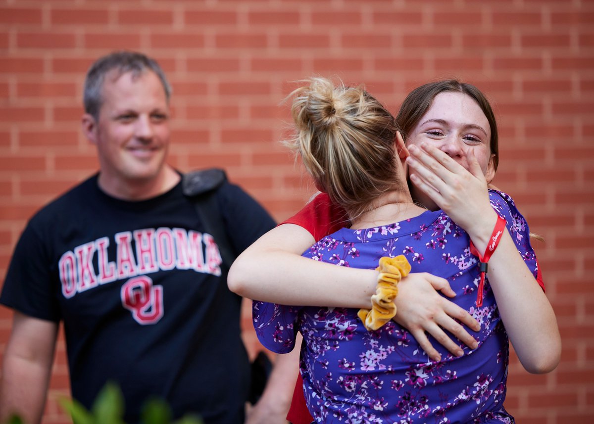 UofOklahoma's tweet image. That's a wrap on #OUMoveIn22! ☑️

The Class of 2026 is all moved in, and we're ready to kick-off the Fall 2022 semester! Enjoy your new home, students. Your best memories will be made here. ✨☝️