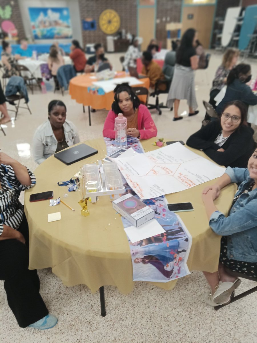LeaLinthicum's tweet photo. SEL Training DSD #signaturepractices @GrayES_AISD @LAshley2016 @SELCulture_AISD https://t.co/IOmhAtUjfL