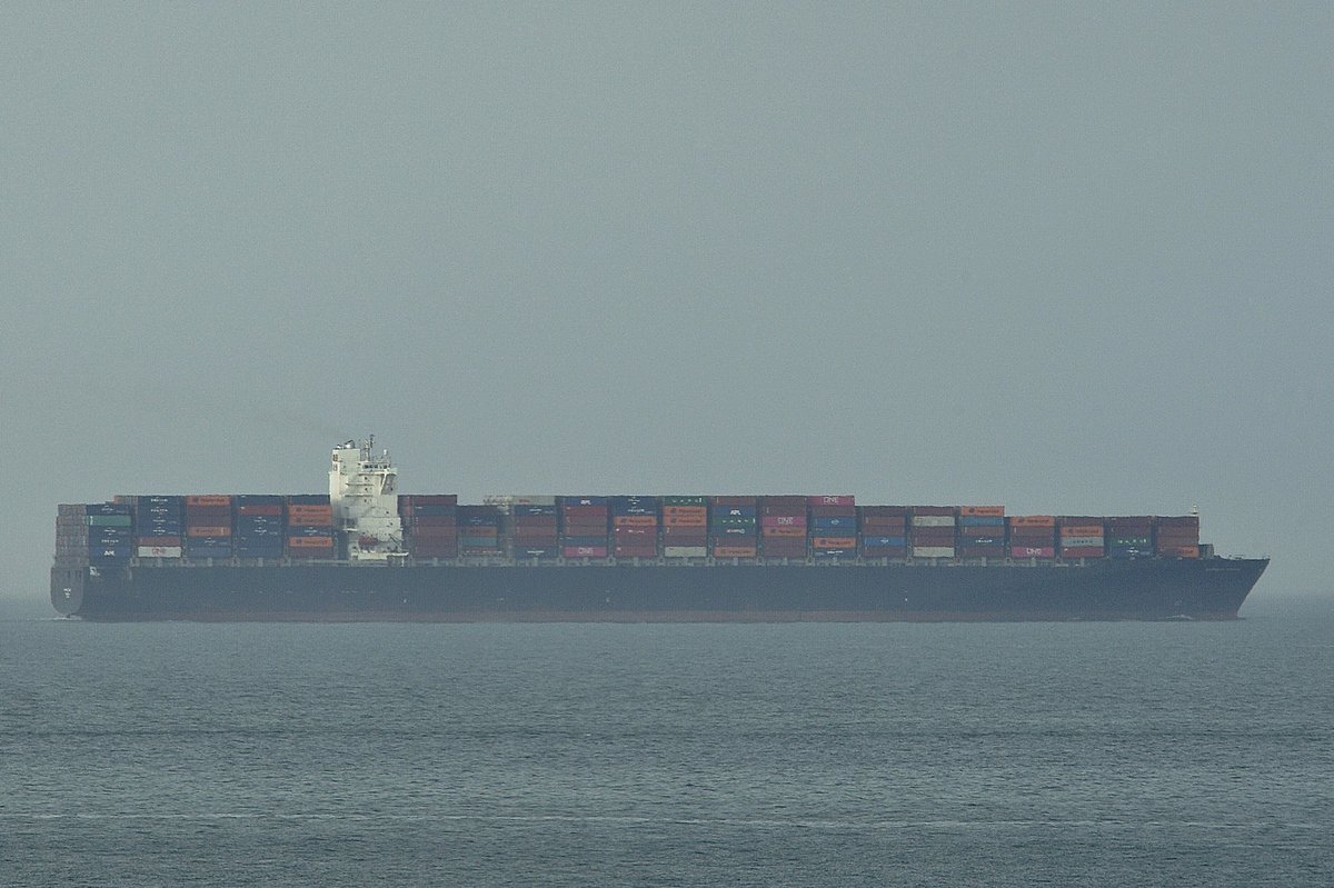 johnmorgan726's tweet photo. The EXPRESS ATHENS, IMO:9484948 en route to the Suez Canal, flying the flag of Liberia π±π·. #ShipsInPics #ContainerShip #ExpressAthens https://t.co/AKwbHu6BvD