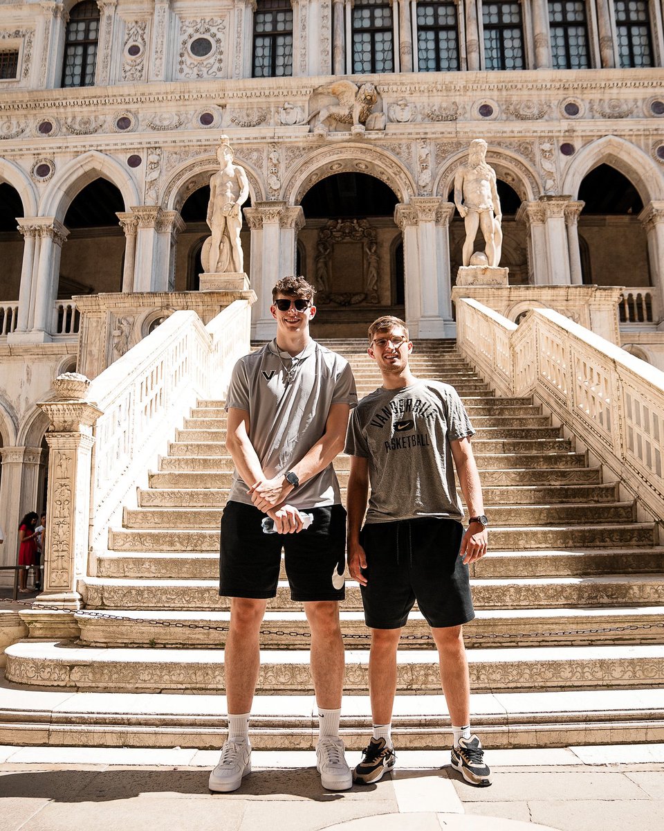Graham Calton ‘21 enjoying the sites in Italy with his Vandy teammates 🇮🇹

📸 <a href="/VandyMBB/">Vanderbilt Men's Basketball</a> 

#GoHawks | #Hawk4Life