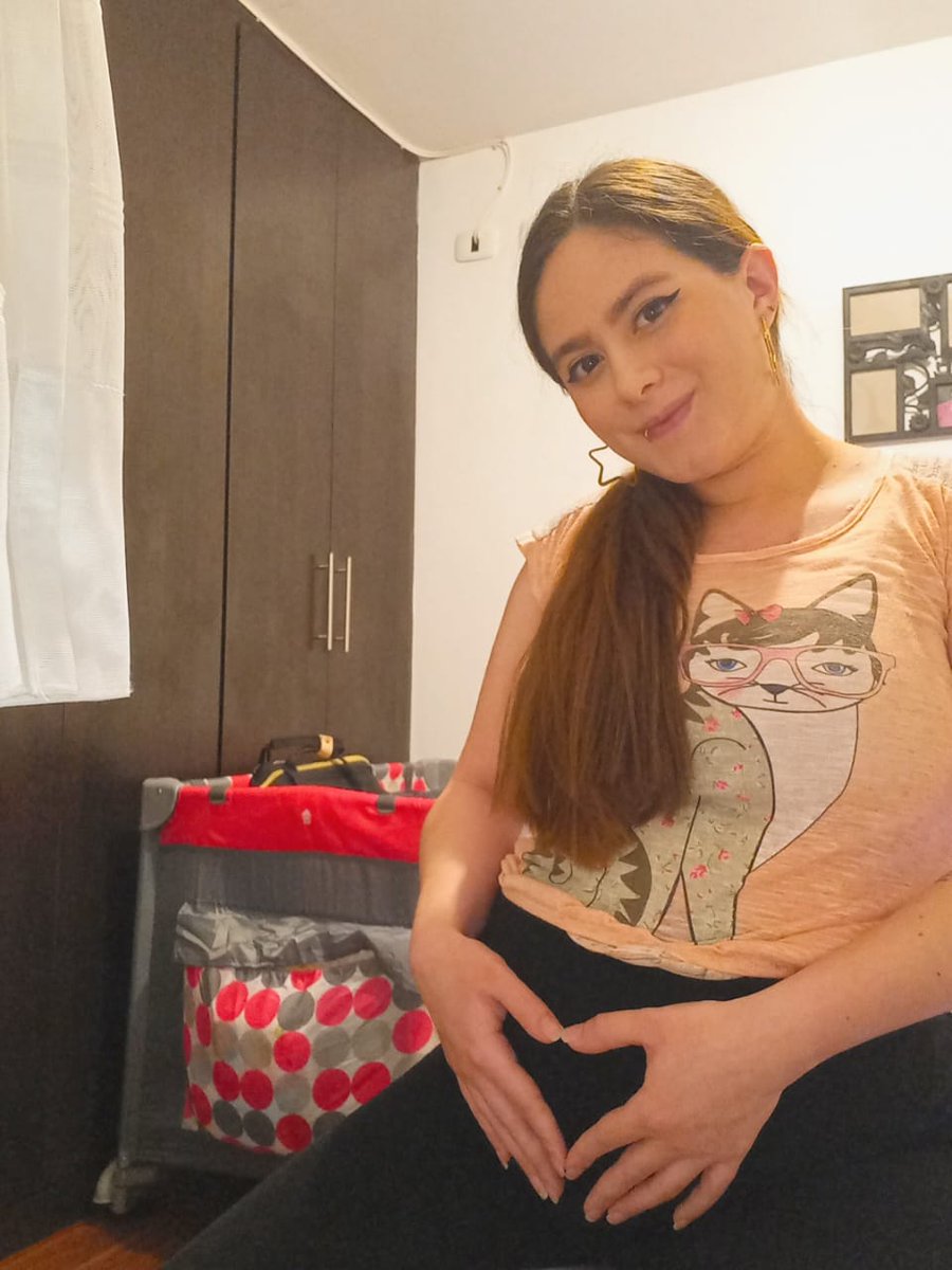 Hija amada que Dios te bendiga y proteja, esperamos con mucho amor a mi nieta .