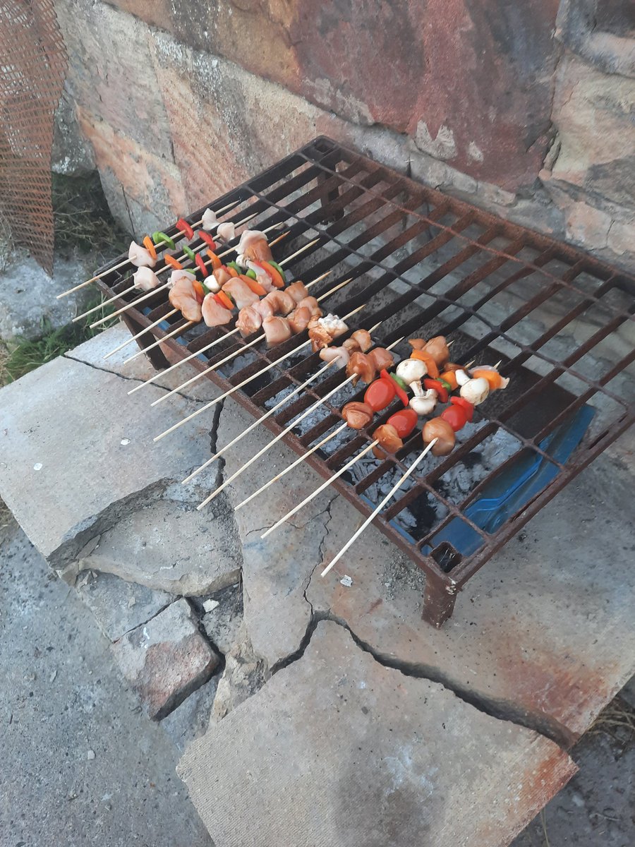 MixyIntern's tweet photo. Oooooo BBQ for tea. 🍗🍔

#HolyNativityCamp22 https://t.co/b9P6DtozVq