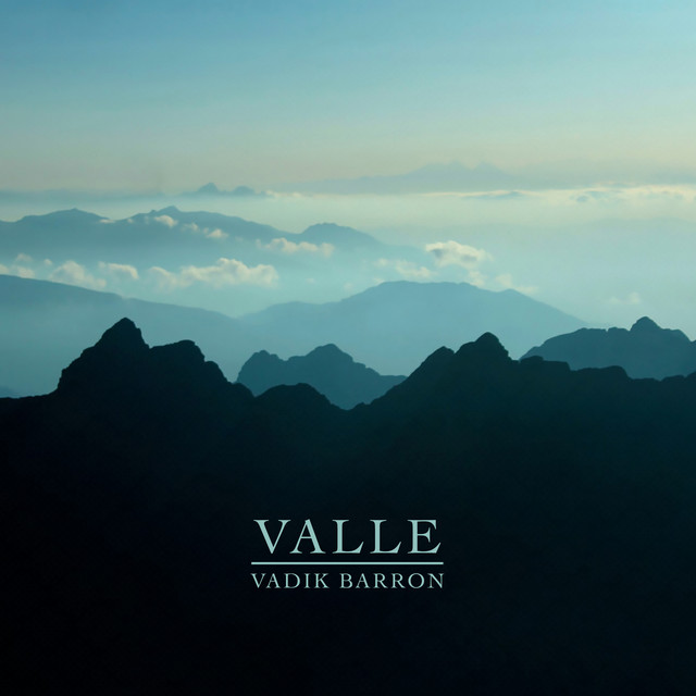 O principal destaque boliviano para a <a href="/SonidosdeAca/">SONIDOS de ACÁ</a> em julho foi "Valle", um disco bem bonito do cantor, guitarrista, escritor e poeta Vadik Barrón, que transita entre o rock, o folk, a valsa e os ritmos andinos huayño e kaluyo => bit.ly/Faro0722BOL