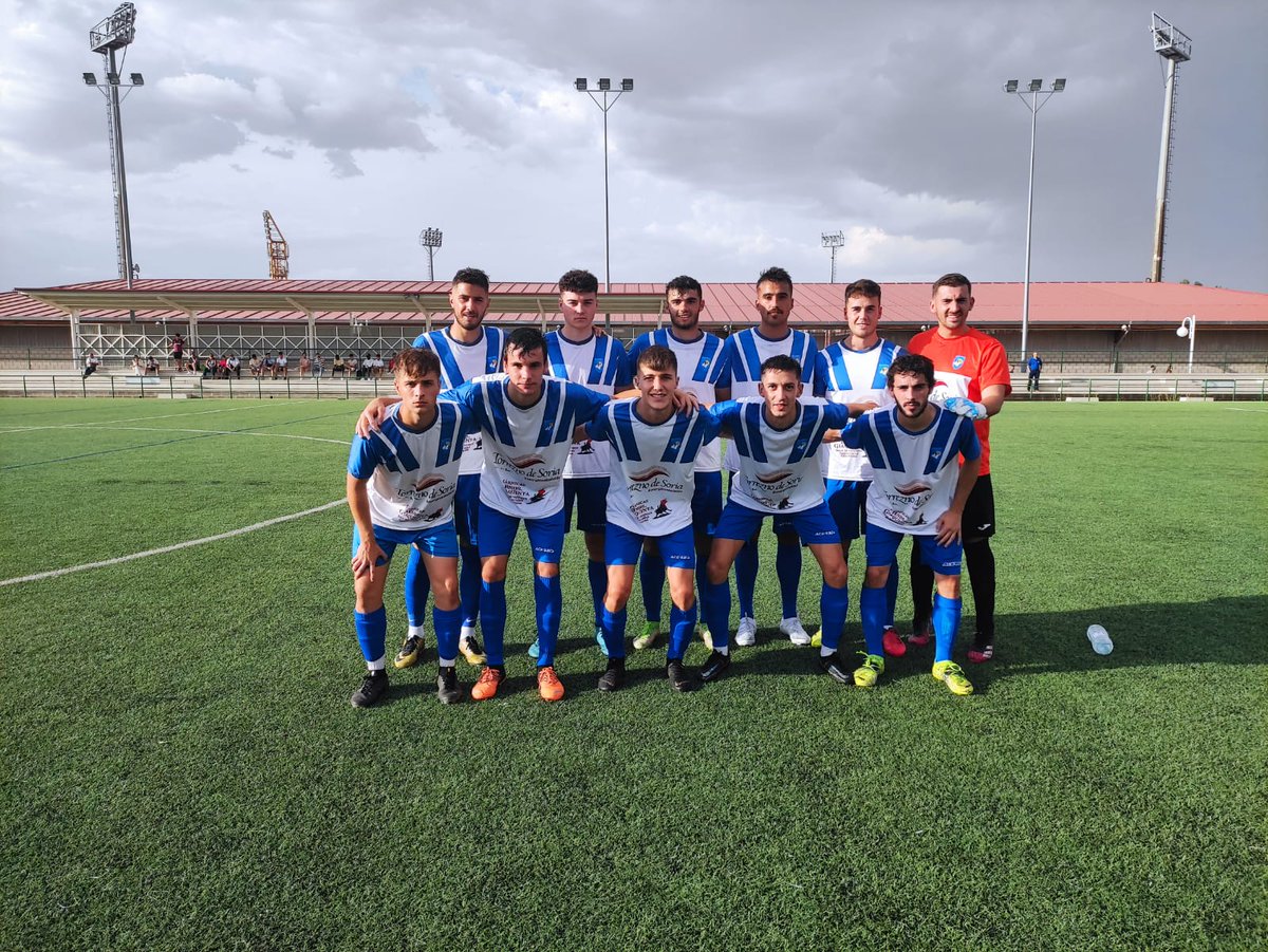 calasanzsoria's tweet photo. 💙🤍 Derrota por 0-3 en el primer partido de pretemporada ante la @SDAlmazanoficia Buena primera toma de contacto ante un auténtico equipazo. Seguimos trabajando 💪💙🤍

🍀 Suerte a nuestros vecinos de Almazán, a repetir y mejorar los éxitos de la temporada pasada 🍀

#GoCalan https://t.co/bQFek2iIHF