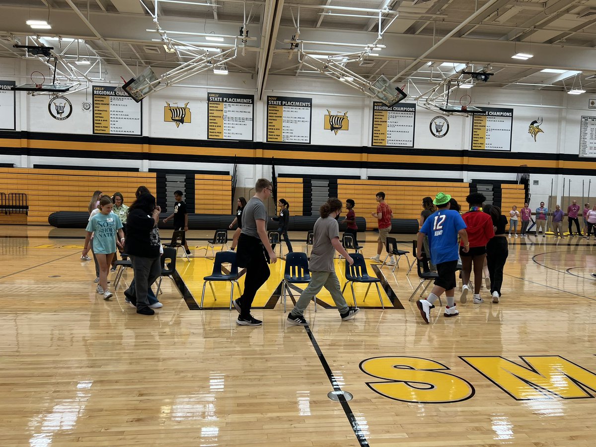 SMWestOffice's tweet photo. Such a great first #pepassembly with our freshman! #WestisBest #FreshmanFirstDay @theSMSD @SMWCheer @SMW_FMP @smwpepclub @SMWDance @SMWestHSBand https://t.co/7w0A4m5e6X