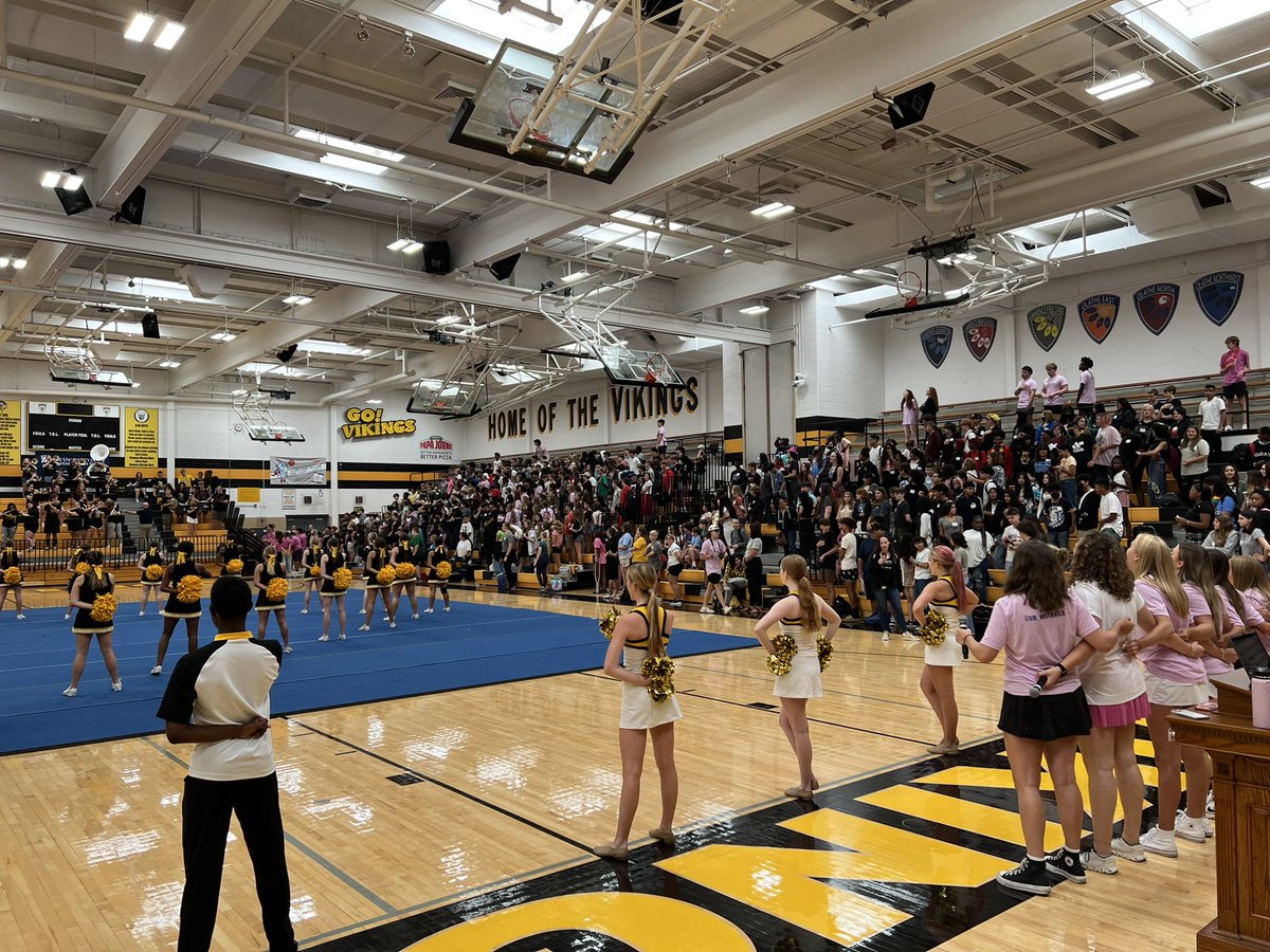 SMWestOffice's tweet photo. Such a great first #pepassembly with our freshman! #WestisBest #FreshmanFirstDay @theSMSD @SMWCheer @SMW_FMP @smwpepclub @SMWDance @SMWestHSBand https://t.co/7w0A4m5e6X