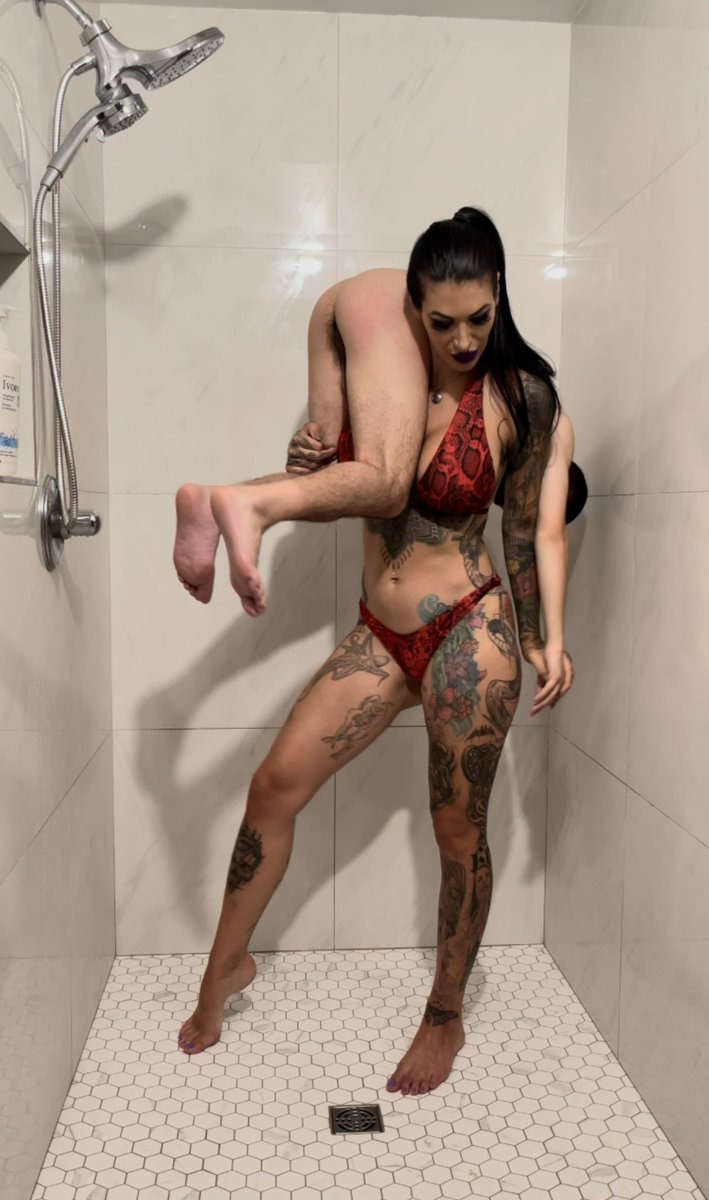 Damazonia_'s tweet photo. New CLIP DROP to my fan site ! 

 💪🏼Bullying a shrimp size man in the gym showers 🤣

Link to watch below ⬇️ https://t.co/9V8CZB5EoO