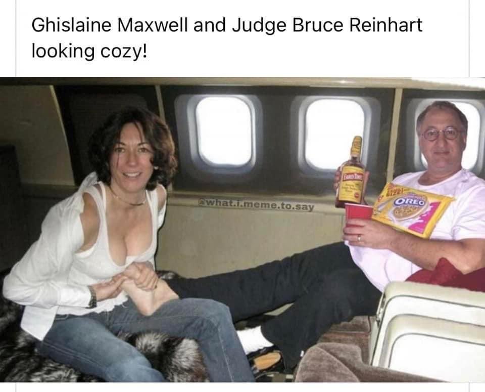 HunterRSutton's tweet image. Eww…liquor and Oreos