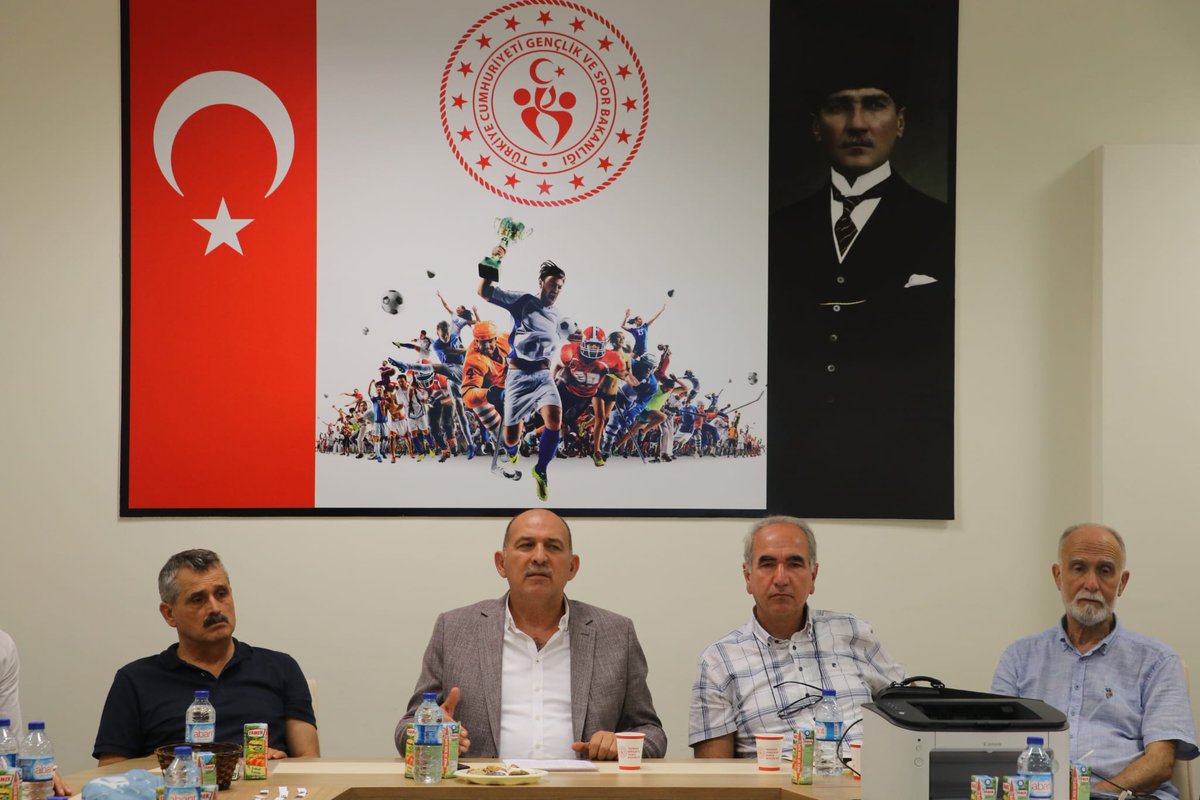 GsbTekirdag's tweet photo. Çorlu ilçemizde gerçekleştirilecek olan "@analigsb
Voleybol Türkiye Finalleri " öncesi düzenlenen teknik toplantıda yer alan Gençlik ve Spor İl Müdürümüz Ahmet ÜZGÜN tüm sporculara ve antrenörlerine başarı temennilerinde bulundu.
@kasapoglu @gencliksporbak https://t.co/mHpUnBB3rC
