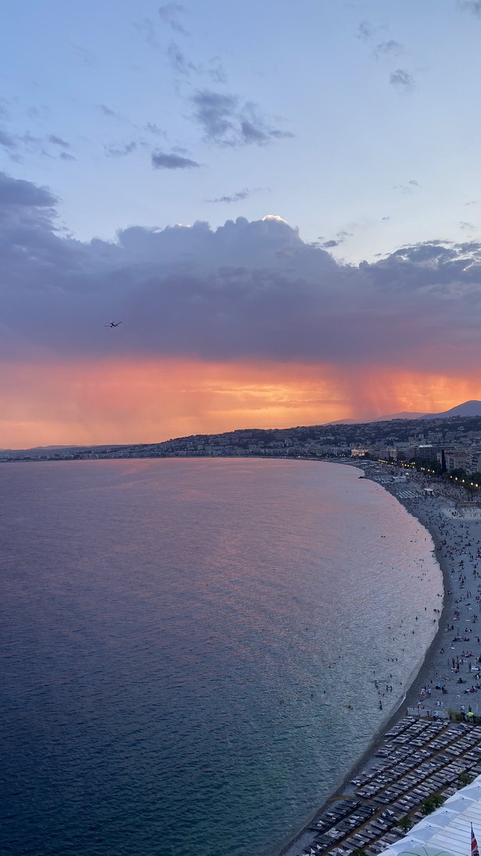 claroquesi___'s tweet photo. coucher de soleil sur la French Riviera (le petit avion en fond >>>>) https://t.co/e2UVX6pmVn