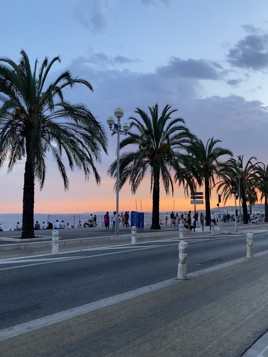 claroquesi___'s tweet photo. coucher de soleil sur la French Riviera (le petit avion en fond >>>>) https://t.co/e2UVX6pmVn