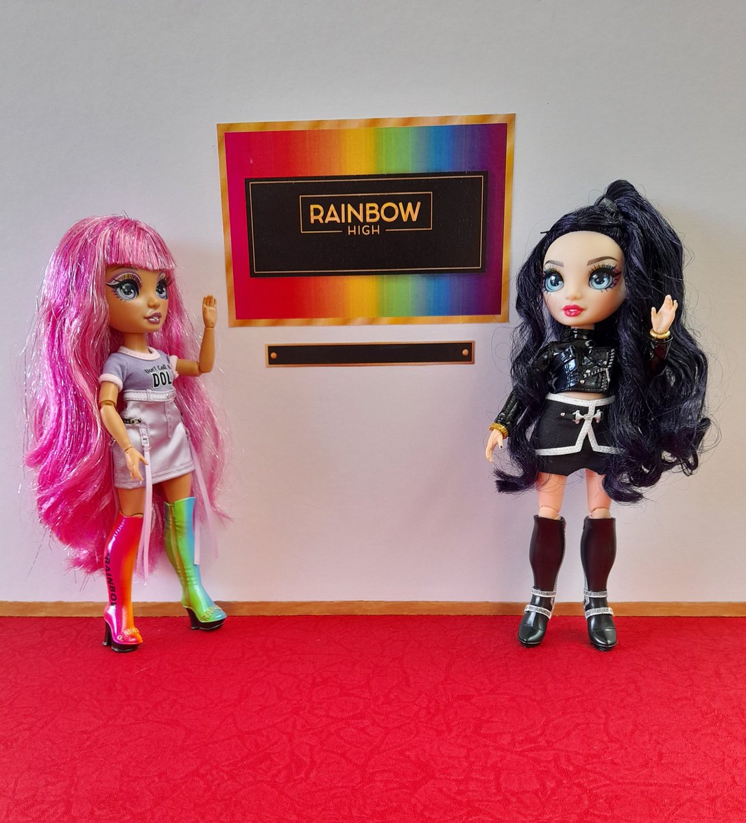 Sergioo506's tweet photo. #AveryStyles & #AinsleySlater
#ShadowHigh #RainbowHigh #SpecialEdition #CollectTheRainbow #TurnYourColorUp! #LetYourTrueColorsShine #RainbowHighSeries1 #ShadowHighSeries1 https://t.co/zGlTp9RNEF