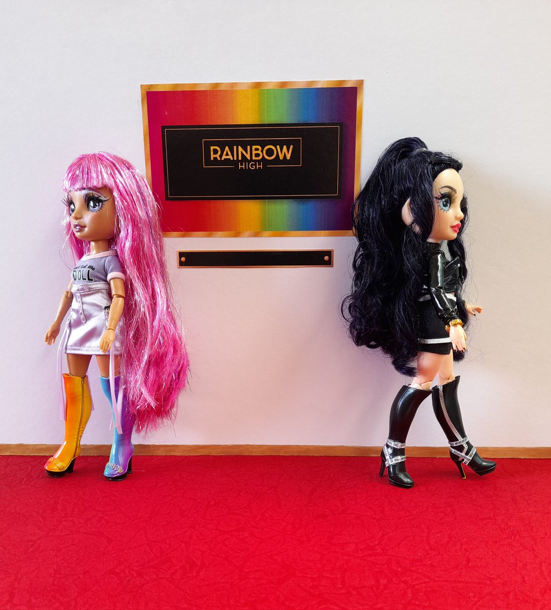 Sergioo506's tweet photo. #AveryStyles & #AinsleySlater
#ShadowHigh #RainbowHigh #SpecialEdition #CollectTheRainbow #TurnYourColorUp! #LetYourTrueColorsShine #RainbowHighSeries1 #ShadowHighSeries1 https://t.co/zGlTp9RNEF