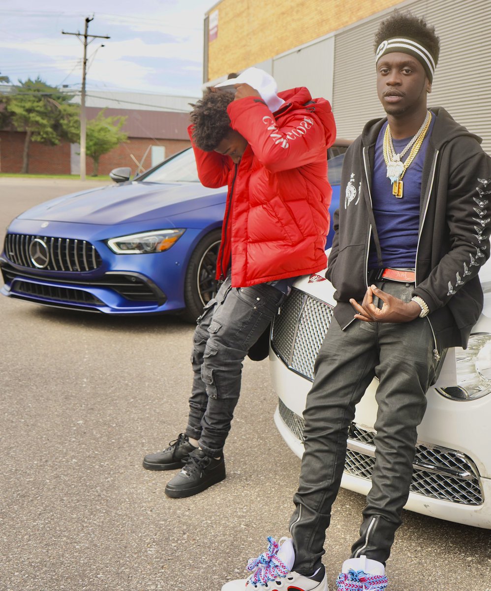 FleezyBlu's tweet photo. From La to Detroit real recognize real💯🤫 #6mile #westernAve https://t.co/X49nHhuKBj