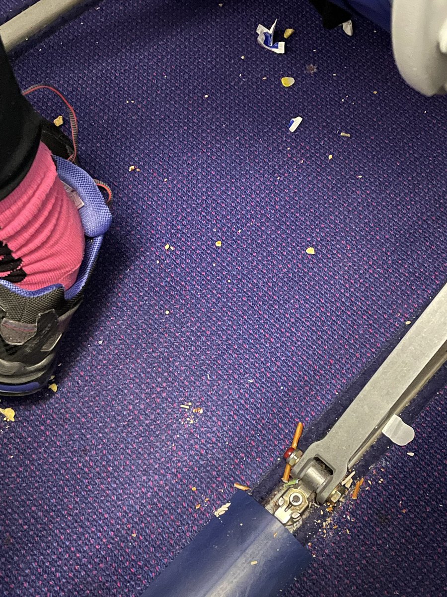 PASSEMC's tweet photo. @wizzair plane condition before departing…250€ flight without priority &amp; additional cabin luggage. At least I managed to get on the plane with one big luggage without getting caught :P https://t.co/jHLNsY8hqO