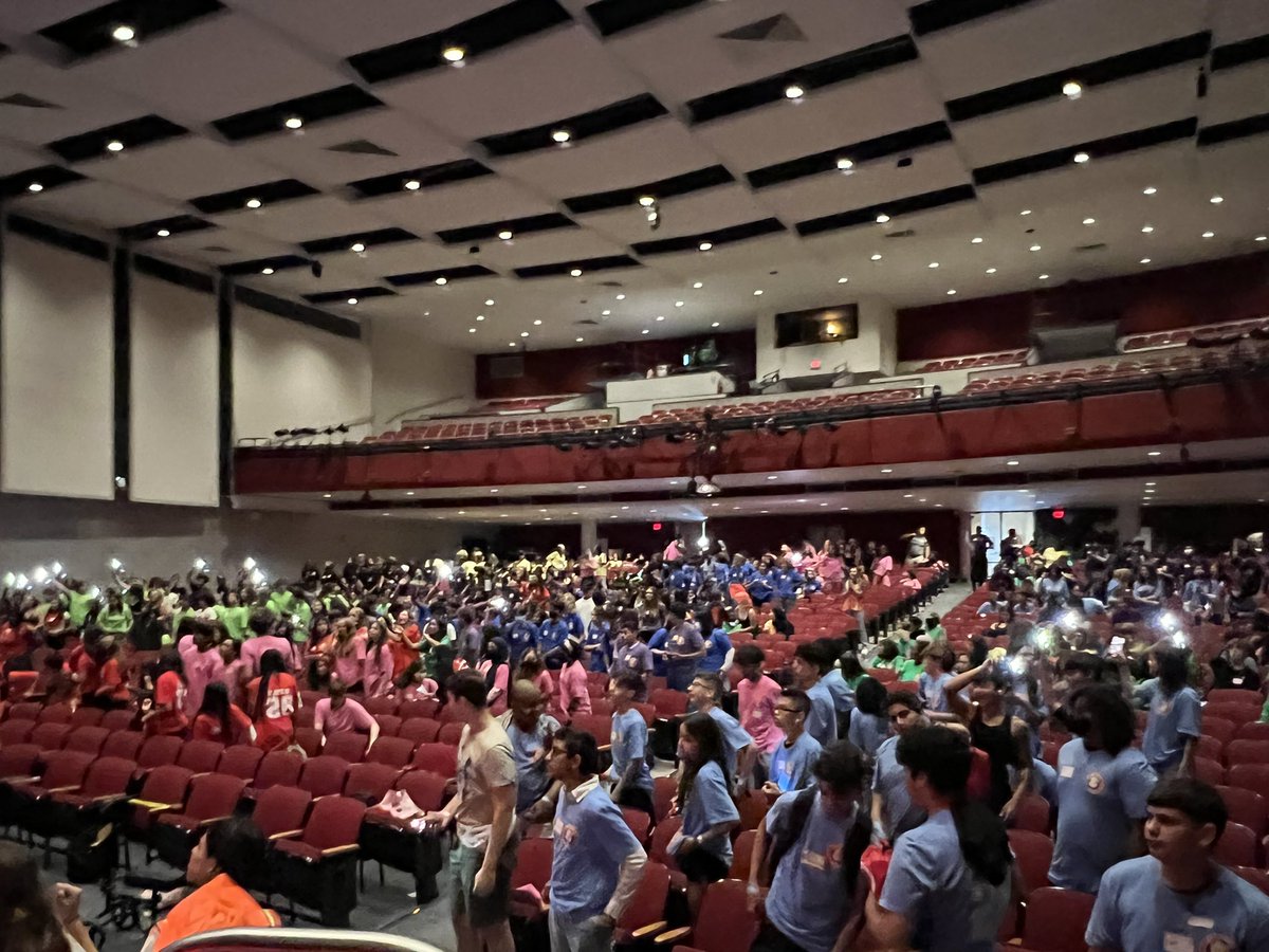 Welcome Class of 2026! We can’t wait for you to get involved in extra curriculars 🐾❤️🐾 <a href="/NiWeActivities/">NilesWestActivities</a>