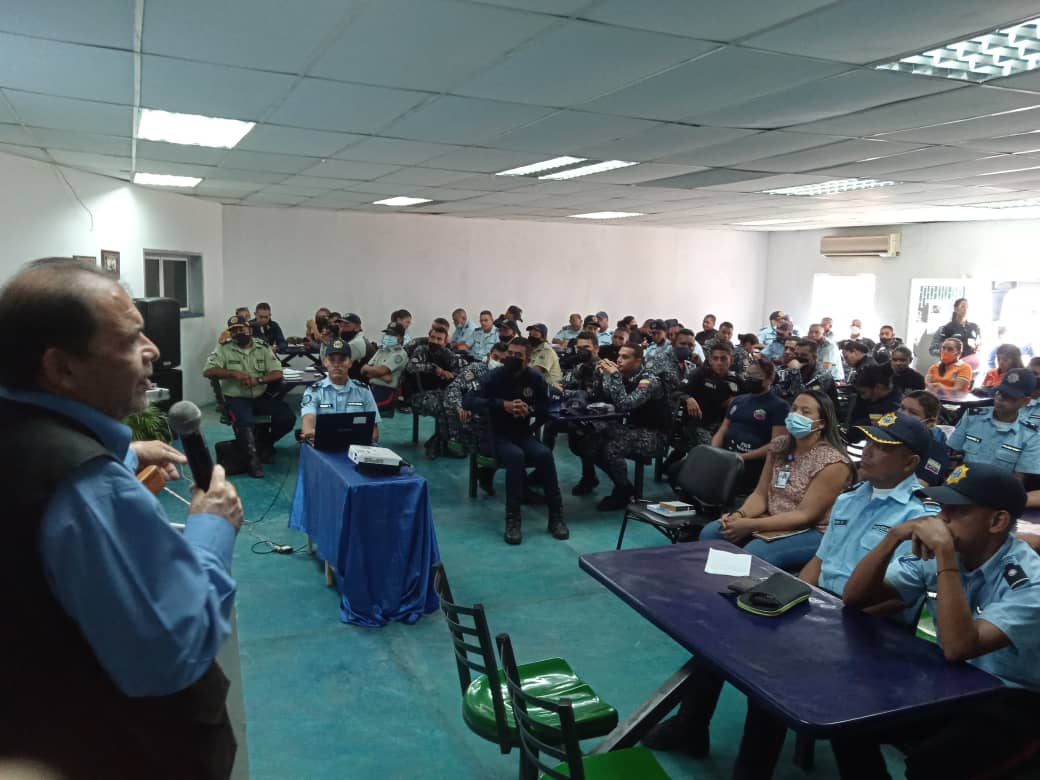 #11Ago|| Funcionarios policiales recibieron Seminario en Materia de Derechos Humanos y Violencia de Género, en el Estado Guárico.
#VenezuelaEnDesarrollo