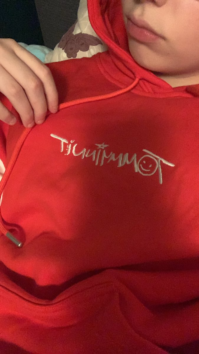 potatiskorv's tweet photo. Love the merch @tomsimons @tommyinnit @tommyaltinnit <333 https://t.co/aFnW9HnW08