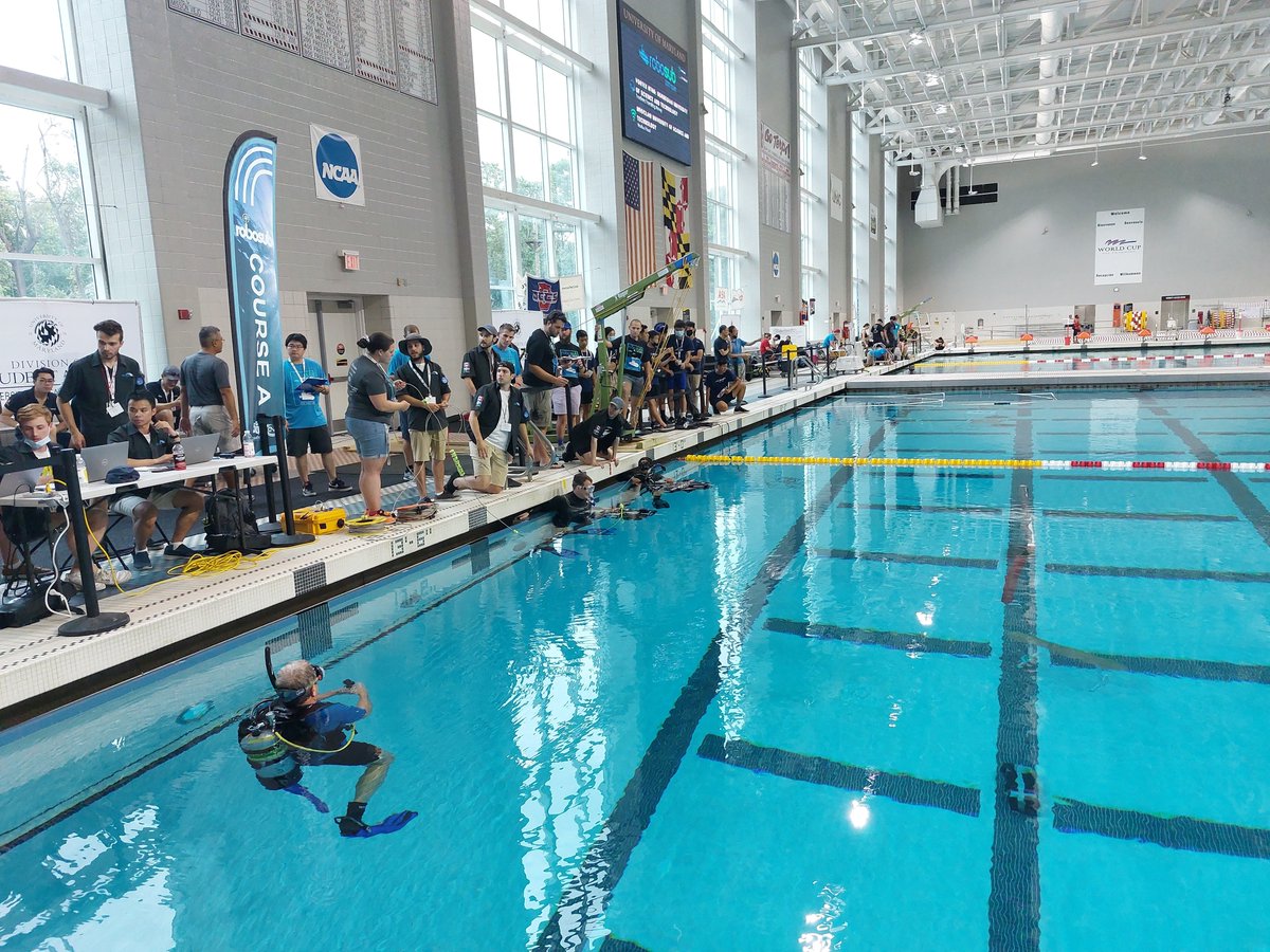 Getting technical 🤖 This past week, the 25th Annual RoboSub competition occurred at the @UofMaryland in College Park, Maryland. #NavyReadiness Story ➡️ ms.spr.ly/6016jruze