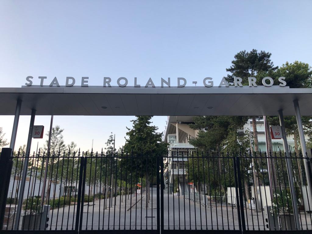 LigueTennis's tweet photo. #CPF 15/16 et 17/18 ans
Maxime Bonamy accompagne 4 réunionnais à #RolandGarros 
Aujourd'hui entraînement pour Sacha Lefebure (15/16 ans) et Basile Khul (17/18 ans)
#LRMT https://t.co/gfyQSoTLo1