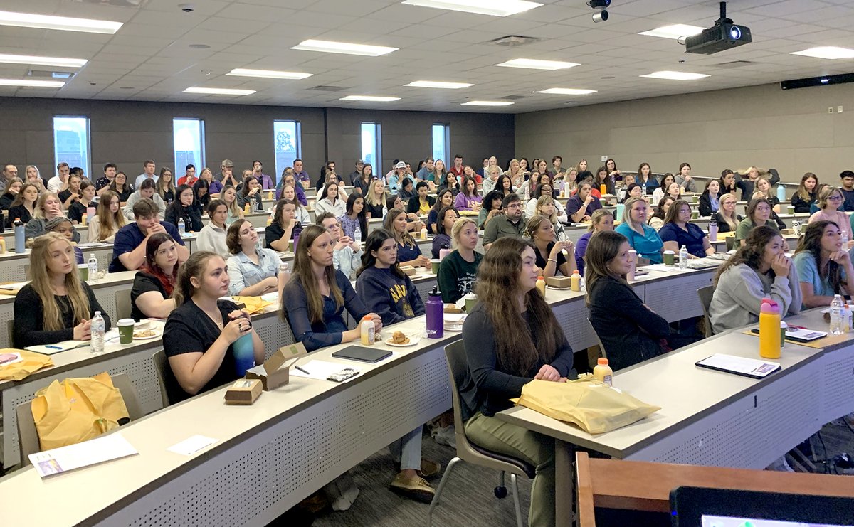 LSUVetMed's tweet photo. Dean Oliver Garden welcomed our Class of 2026 to an orientation session this morning as our newest group of future veterinarians begin their vet school journey. #betteringlives #wheresciencemeetspassion #LSUVetMed https://t.co/wKgcfkbyZo