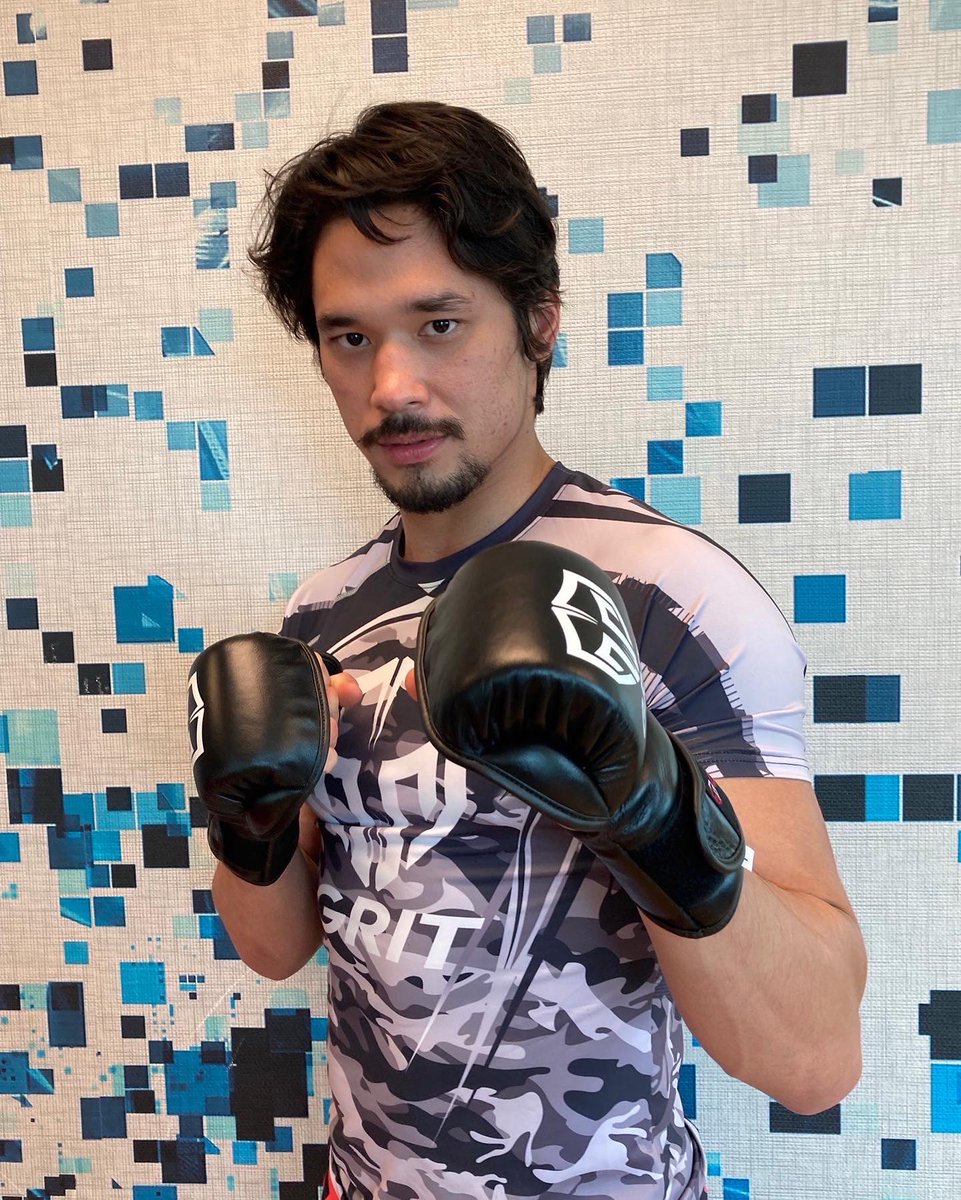 grit_fight_shop's tweet photo. 国境を超えてGRITグローブ有難う御座います🙇‍♂️

日本とも関係深い選手です。
愛知県🇯🇵生まれのゴイチ・ヤマウチ選手💪彼の見た目は、ほぼサムライに見えます。

レジェンド。ヘンゾ・グレイシーを伯父に持つネイマン・グレイシーと対戦

BELLATOR 284 メインイベント
2022年8月13日 | 7:00 日本時間 https://t.co/15p0eZ8FEL