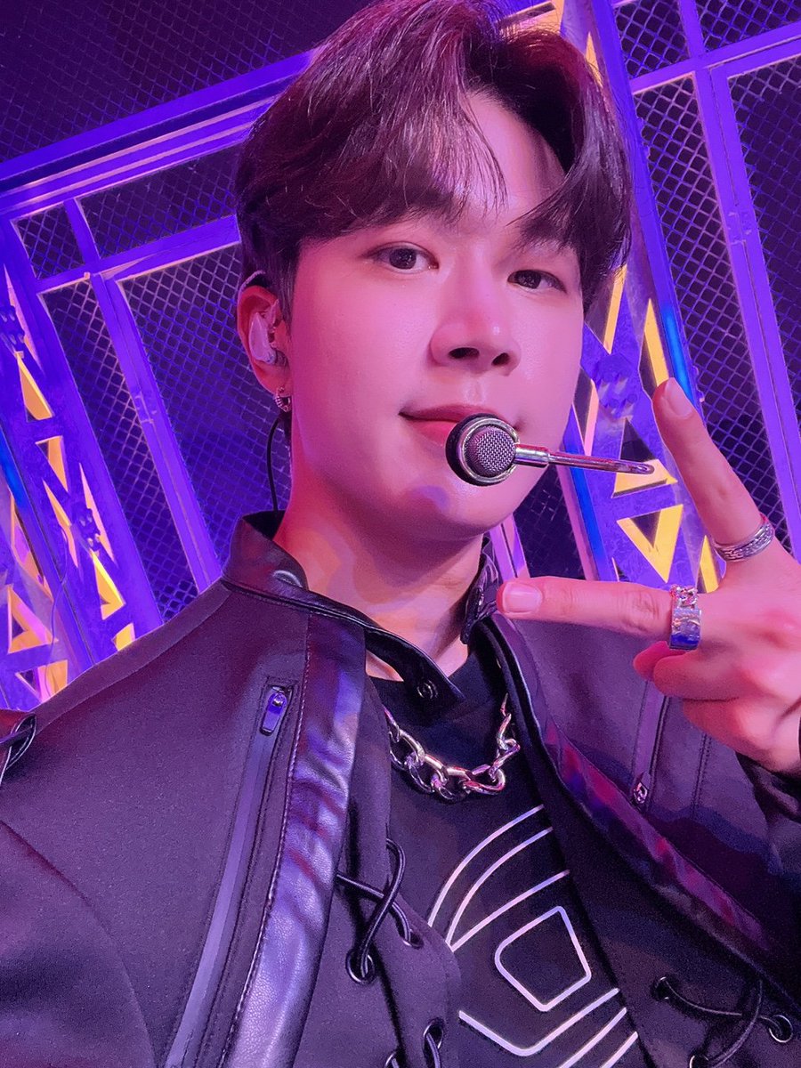 DongdongBr's tweet photo. #Hi_NESS 🐿11.08.2022
"O palco de retorno do MCount de hoje estava ótimo~"
#GoldenChild #골든차일드
#ゴールデンチャイルド #김동현 #Donghyun https://t.co/O76vHlyQPU