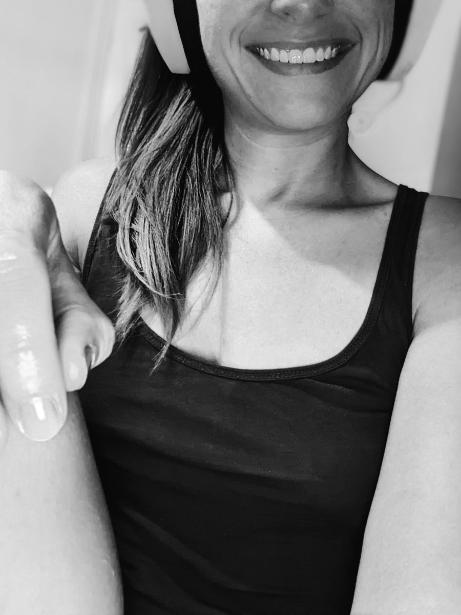 JessTungsten's tweet image. Hey guys! 😊
Finally sitting down for a bit of chill time (aka playing Division 2 😁) before bed! It's been a long, hot day! ☀️😎
I hope today has been good to you & that you're being kind to yourselves ❤️
Sending hugs & smiles 🥰
#NerdMode 🤓
#HappyPlace