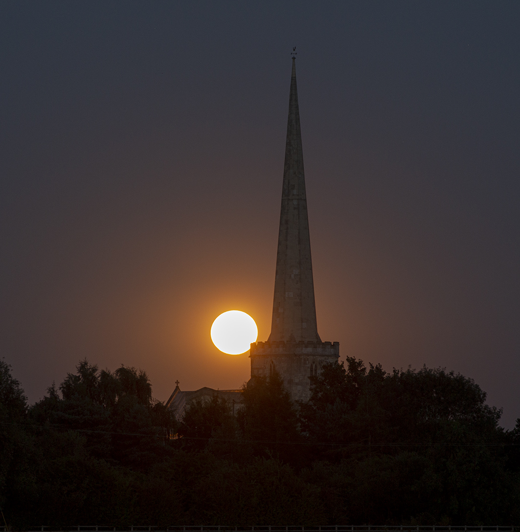 LazloUzala's tweet photo. Photographs Moon rise behind St Mary the Virgin, Hemingbrough @StormHour @StormHourMark @ThePhotoHour @theyorkmix @yorkpress  @HarmonyMindBody @sweetrhythms  #StMarytheVirgin #Hemingbrough #fullmoon #Selby https://t.co/kHpACw5wd6