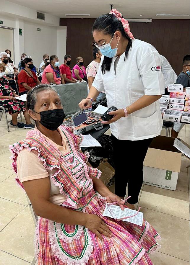 <a href="/GobDeCoahuila/">Gobierno de Coahuila</a>, a través de la <a href="/SS_Coahuila/">Secretaría de Salud</a> , informó que el pasado miércoles el <a href="/PBPCoahuila1/">Beneficencia Pública</a> , en conjunto con el Patrimonio de la Beneficencia Pública Federal, realizaron una jornada de valoración y entrega de #lentes a 250 beneficiarios en el Municipio de #Torreón.