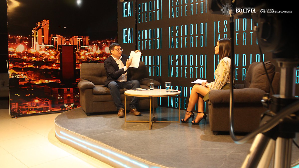 minplanifica's tweet photo. 1/2 #Entrevista | El Ministro del @minplanifica, Sergio Cusicanqui, informó en @ATBDigital, acerca de los resultados obtenidos de la mesa técnica, desarrollada en #Cochabamba por el @INE_Bolivia, los cuales calificó como positivos. https://t.co/3OD5QxJEIm