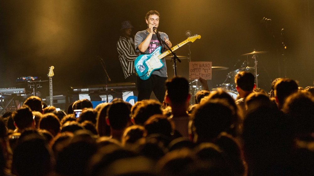 Concert Updater (@concertupdater) on Twitter photo English singer-songwriter <a href="/samfendermusic/">Sam Fender</a> wrapped the first leg of his North American tour with a sold-out show at <a href="/IrvingPlaza/">Irving Plaza</a> in New York City. Check out <a href="/jessicamhanley/">Jessica Hanley</a>'s full gallery featuring <a href="/Wwilly_masonN/">WILLY MAS0N</a> on concertupdater.com/sam-fender-202… English singer-songwriter <a href="/samfendermusic/">Sam Fender</a> wrapped the first leg of his North American tour with a sold-out show at <a href="/IrvingPlaza/">Irving Plaza</a> in New York City. Check out <a href="/jessicamhanley/">Jessica Hanley</a>'s full gallery featuring <a href="/Wwilly_masonN/">WILLY MAS0N</a> on concertupdater.com/sam-fender-202…
