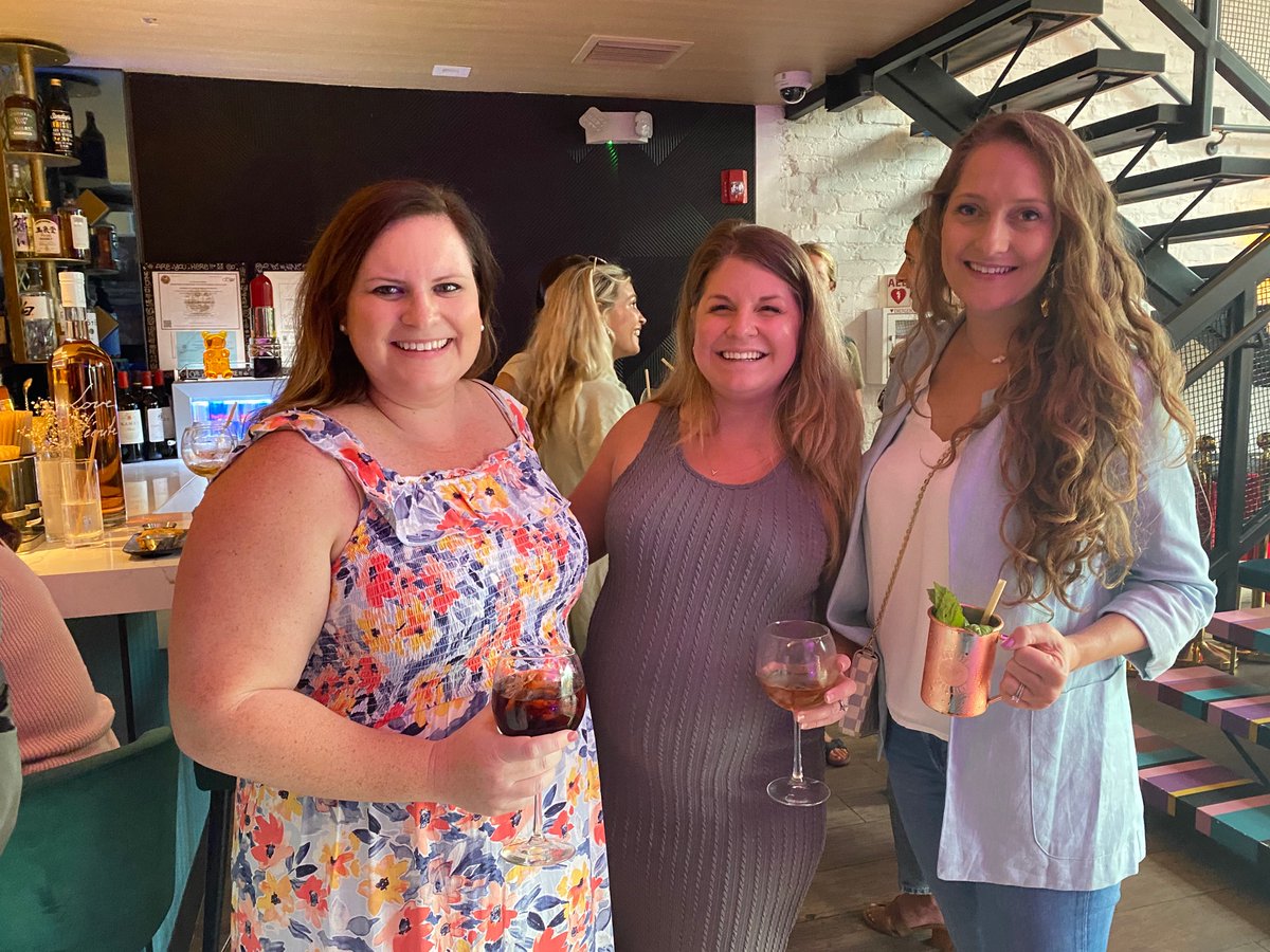 JrLeagueMiami's tweet photo. The #JLMiami had a great #happyhour social at @crudosarthouse on Tuesday! Active, sustainer, & prospective members were in attendance. Thank you to @crudosarthouse for hosting us and donating 5% of the sales back to our organization!
#Miamivolunteers #Miamileaders #JuniorLeague https://t.co/nuoUbb8tLe