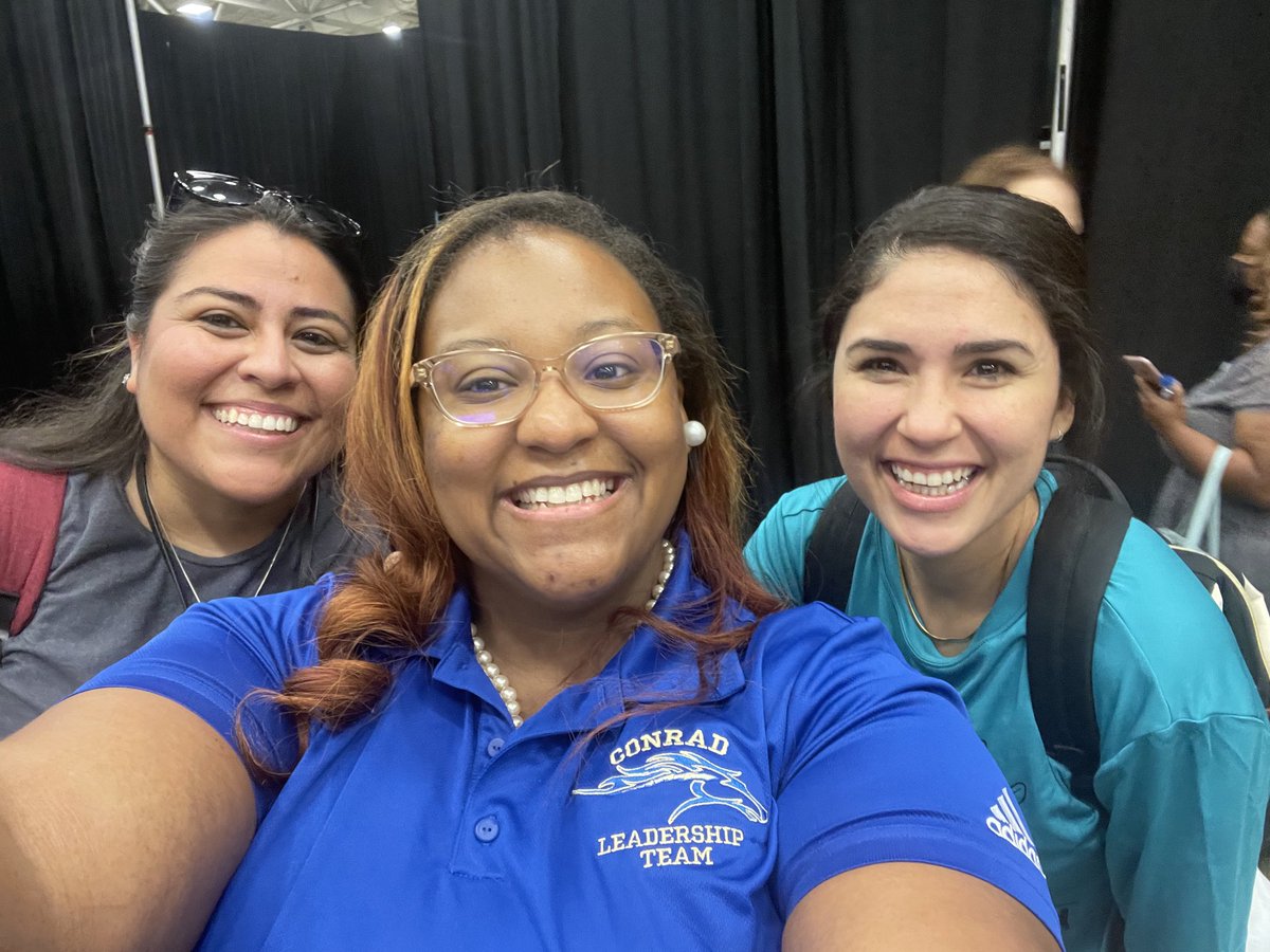 KramerDISD's tweet photo. When your former AP runs into some of our stellar 3rd grade teachers at PD at @KBHCCDallas you have to stop and take a picture! #onceacolt #alwaysacolt #whocanib @DomoniqueMack_ @dallasschools https://t.co/tRLoV2kZCL