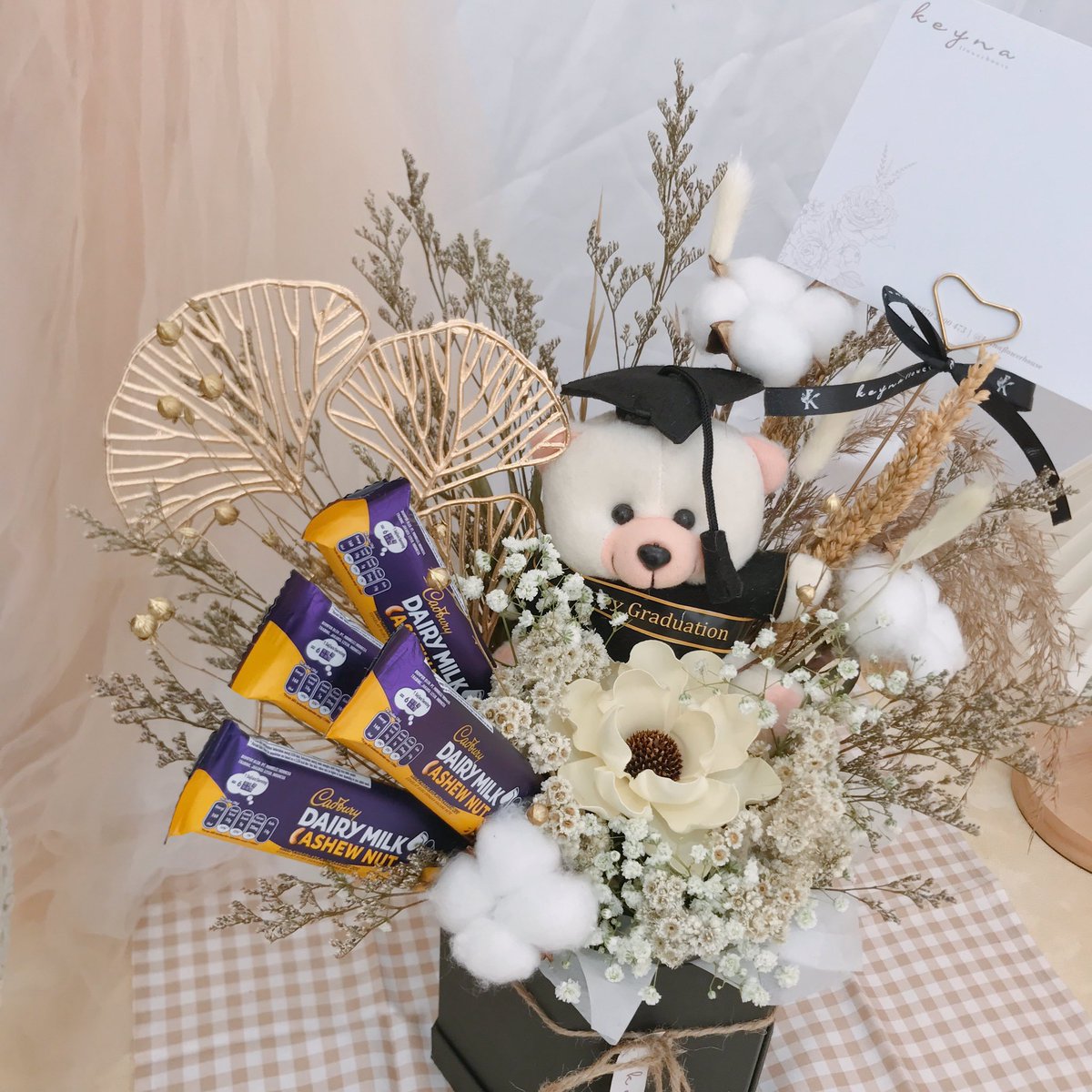keynafloristry's tweet photo. dried and preserved flower box 🖤✨
swipe to see the details! 
———
Reach us 
for more information:
📩 : keynaflowerhouse@gmail.com
WA : +62 831‑1565‑7889
•
you can contact us on link bio, and we’ll try to give our best for you✨❣️
#floristbali #floristdenpasar #bungagraduation https://t.co/GXlRcD6bAB