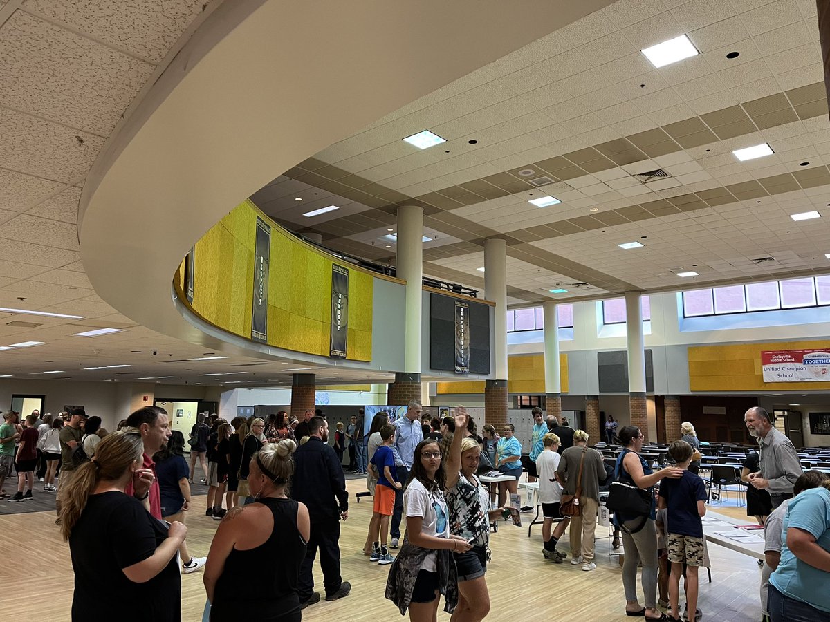 SMS__Principal's tweet image. Back 2 School night is off to a great start!! It’s great to see so many families.