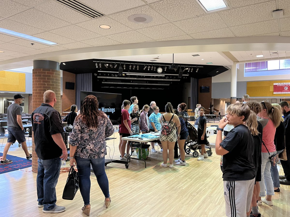 SMS__Principal's tweet image. Back 2 School night is off to a great start!! It’s great to see so many families.