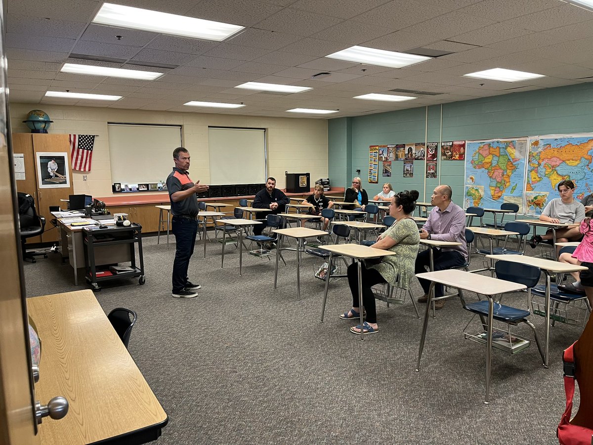 SMS__Principal's tweet image. Back 2 School night is off to a great start!! It’s great to see so many families.